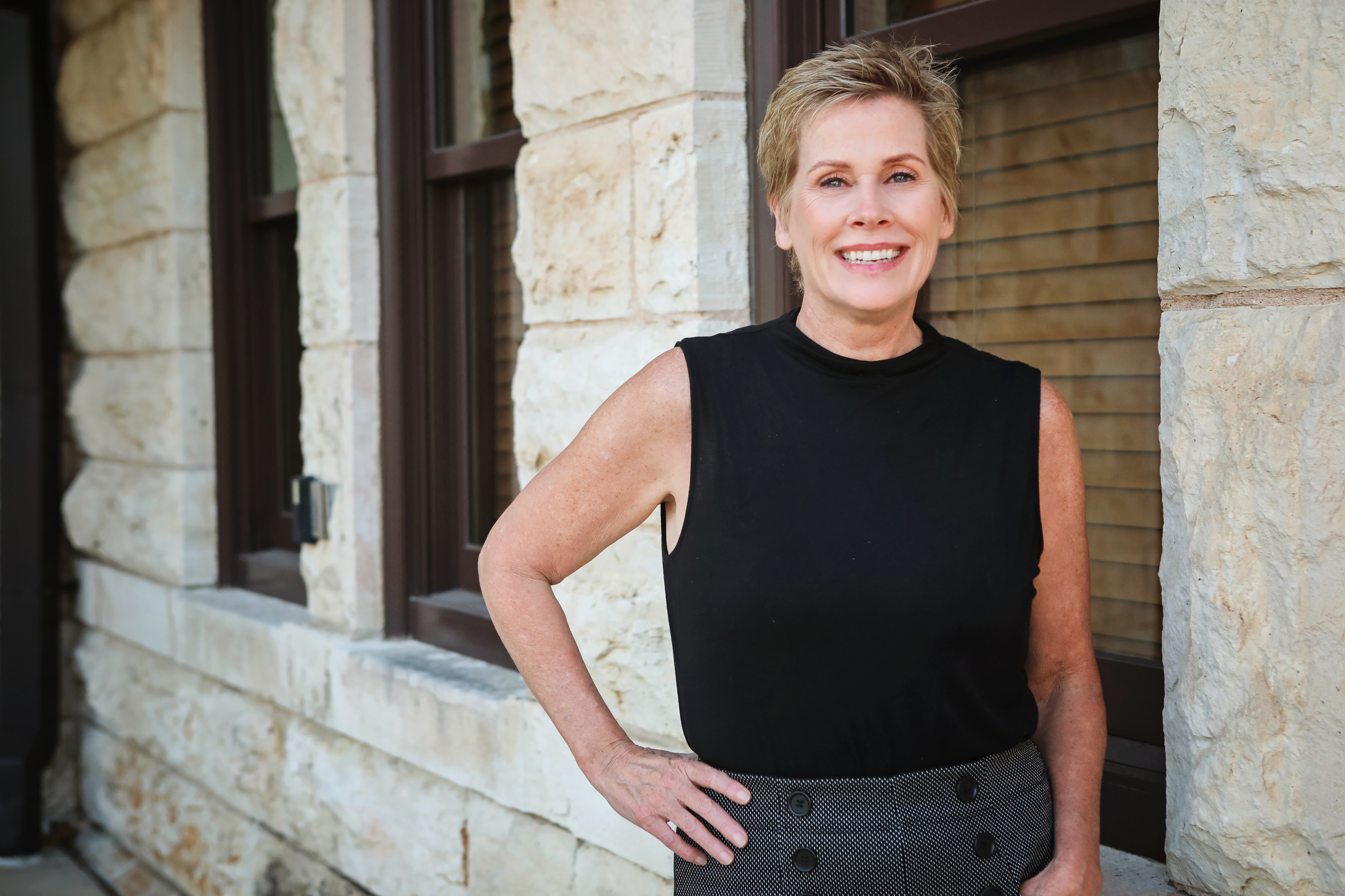 Stephanie Sharp helping a client in Austin